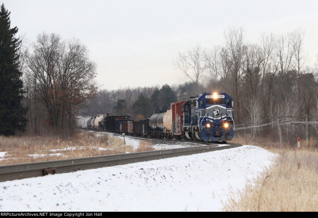 Back up to track speed, Z127 comes south on the Saginaw Sub